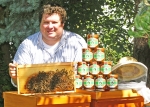 Meine Honigbienen und ich (Bild: Steffen Remmel, 20.08.2010), Nach einer erfolgreichen Ernte möchte ich mich bei meine Honigbienen bedanken.
